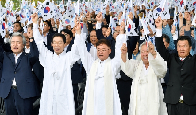 ▲ 경축식에는 이철우 도지사를 비롯해 도의회의장, 도교육감, 육군제50보병사단장 등 도내 기관단체장과 배선두 애국지사(96·의성군), 독립유공자 유가족, 보훈단체, 지역주민 등 1000여명이 참석한 가운데 거행됐다.ⓒ경북도