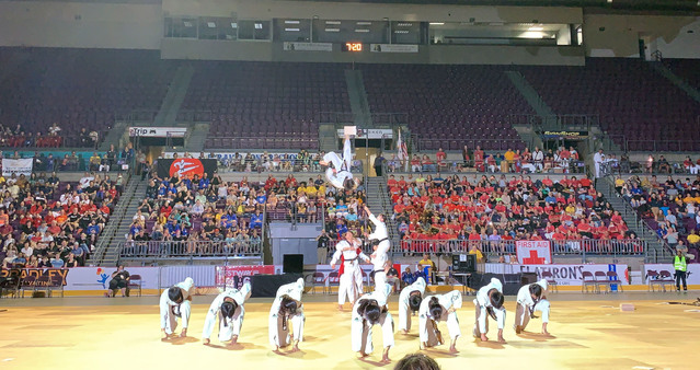 ▲ 계명대 태권도 시범단이미국 콜로라도 스피링스 월드 아레나에서 열린 제11회 US오픈 태권도 한마당에서 개막식 초청돼 태권도 시범을 선보이고 있다.ⓒ계명대