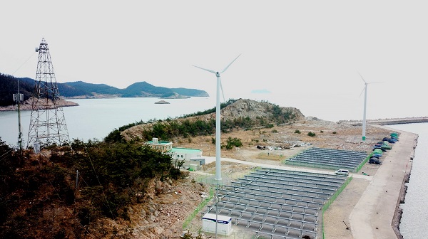 ▲ LS산전이 한국전력 전력연구원과 함께 전남 진도군 서거차고에 조성한 직류에너지 자립섬 모습. ⓒLS전선