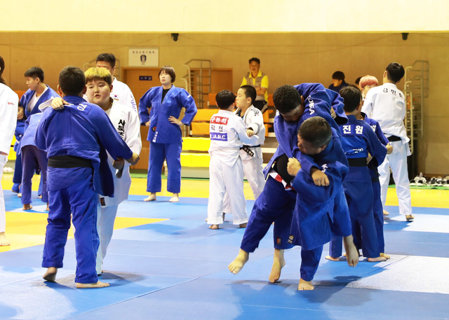 ▲ 영양군체육회(회장 오도창)가 주최하고 영양군유도협회(회장 오운석)와 영양군배드민턴협회(회장 한재웅)가 최근 주관한 ‘영양군 하계 유도 및 배드민턴 전지훈련’이 성황리에 마무리됐다.ⓒ영양군