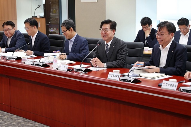 ▲ 양승조 충남도지사가 지난 8일 도청에서 실국원장회의를 주재하고 있다.ⓒ충남도