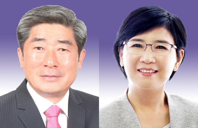 ▲ 신임 경북도의회 예산산결산특별위원회 위원장에 선출된 나기보(왼쪽) 의원과 이선희 의원.ⓒ경북도의회