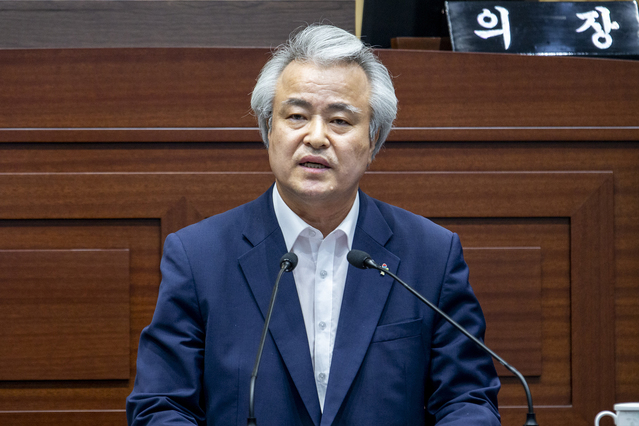 ▲ 김명호 경북도의원(문화환경위원, 안동)은 21일 개최된 제310회 경상북도의회 임시회 제1차 본회의에서 5분자유발언을 하고 있다.ⓒ경북도의회