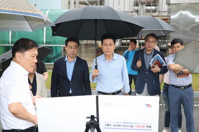 ▲ 이강덕 포항시장이 지역의 각종 현안과 관련해 현장에서 직접 주민의 목소리를 듣고 챙기기 위한 민생탐방을 이어가고 있다.ⓒ포항시