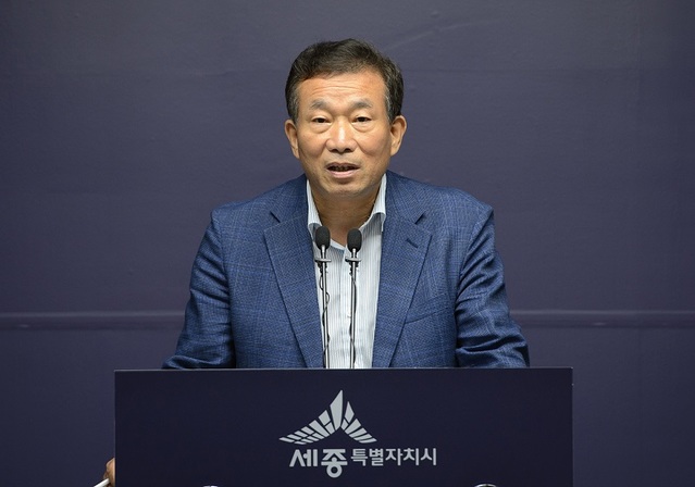 ▲ 조규표 농업정책보좌관은 22일 정례브리핑을 통해 “고운동(1-1생활권) 농업기술센터 예정지에 세워질 도시농업지원센터는 행복도시 개발계획에 따라 도시농업을 확산키 위해 추진한다”고 밝히고 있다.ⓒ세종시