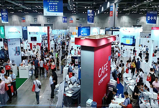 ▲ 오는 23일부터 3일간 국내 최대 규모의 치과기공계 학술대회가 대구 엑스코에서 열린다.(사진은 지난해 기자재전시장 모습)ⓒ대구시