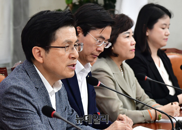 ▲ 황교안 자유한국당 대표가 26일 오전 국회에서 열린 최고위원회의에 참석해 모두발언을 하고 있다. ⓒ이종현 기자