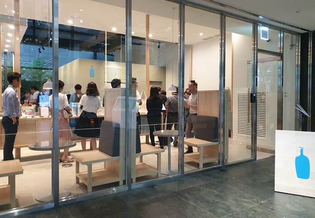 ▲ 27일 오전 7시30분께 찾은 블루보틀 역삼 카페. ⓒ임소현 기자.