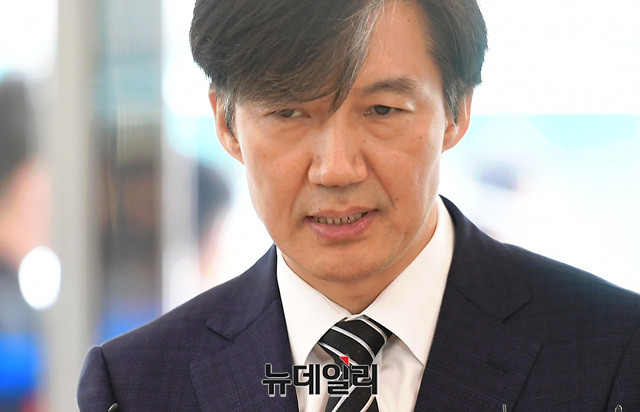 ▲ 조국(54) 법무부 장관 후보자의 딸 조모씨(28)의 ‘입시 비리’ 의혹에 좌파 성향 교육시민단체들이  침묵으로 일관하고 있어 비난 여론이 일고 있다.
 ⓒ 정상윤 기자