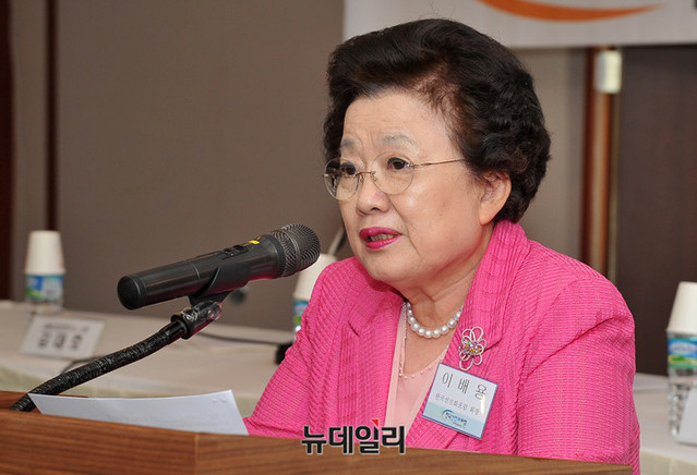 ▲ 이배용 한국선진화포럼 회장은 27일 토론회 개회사를 통해 한국경제의 심각성을 우려했다. ⓒ이기륭 기자