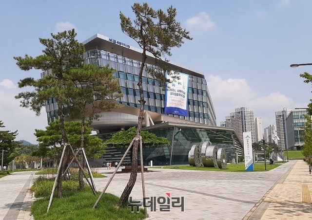 ▲ 28일 낮 세종시청 전경.ⓒ김동식 기자