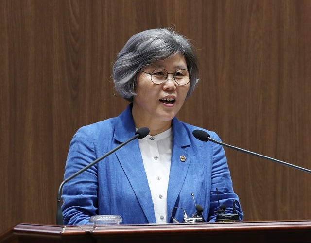 ▲ 김명숙 충남도의원이 28일 도의회 본회의장에서 도정질의를 하고 있다.ⓒ충남도의회