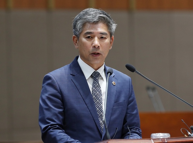 ▲ 조철기 충남도의원이 29일 도의회 본회의장에서 국가하천 승격과 관련해 도정 질의를 하고 있다.ⓒ충남도의회