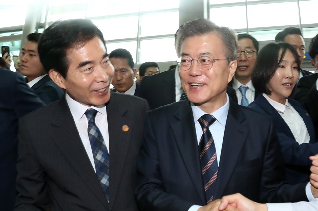 ▲ 주영훈 청와대 경호처장과 문재인 대통령. ⓒ뉴시스