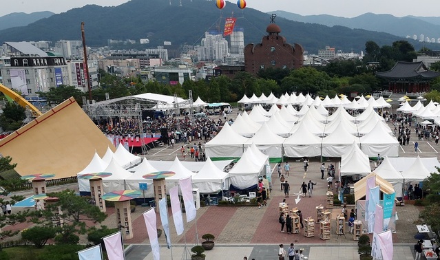 ▲ 청주시가 지난달 30일부터 3일간 청주 예술의전당에서 개최한 2019 대한민국독서대전이 10만여명이 참여한 가운데 막을 내렸다. ⓒ청주시