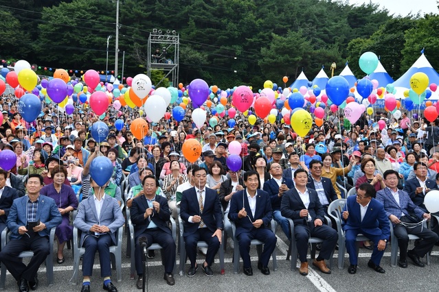 ▲ ‘경산갓바위소원성취축제’가 많은 관람객들이 방문한 가운데 성황리에 막을 내렸다.ⓒ경산시