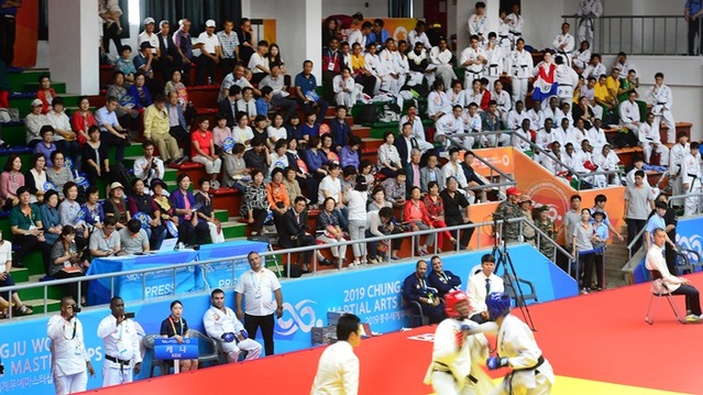 ▲ 충주무예마스터십 대회 경기를 관람하고 있는 관중들.ⓒ충주무예마스터십 조직위