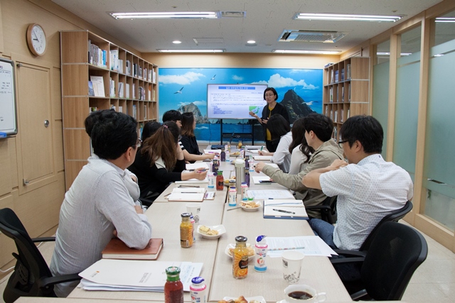 ▲ 독도재단의 특강 및 전략회의 모습.ⓒ독도재단