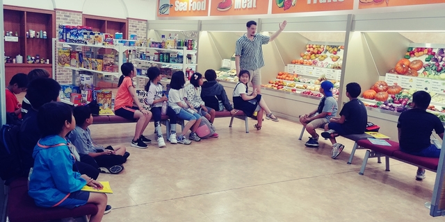 ▲ 청도군은 지난 2일부터 6일까지 초등학교 4학년 학생 177명을 대상으로 4박5일의 일정으로 대구경북영어마을에서 영어체험학습을 실시한다.ⓒ청도군