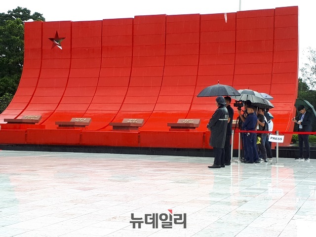 ▲ 미얀마 양곤에 위치한 아웅산 순교자 묘역. 4일 이곳에서 문재인 대통령과 김정숙 여사가 헌화와 묵념을 했다. ⓒ이상무 기자