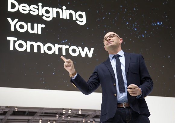 ▲ 삼성전자 벤자민 브라운 유럽 총괄 마케팅 담당 상무가 IFA 2019 프레스 컨퍼런스에서 '내일을 디자인하라(Designing your tomorrow)'라는 주제로 발표하고 있다.ⓒ삼성전자