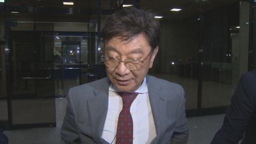 ▲ 조국 법무부 장관 후보자 부인이자 동양대 교수인 정경심 씨가 딸에게 허위로 총장 명의의 표창장을 줬다는 의혹에 대해 최성해 동양대 총장(사진)이 5일 새벽 참고인 신분으로 검찰에서 조사를 받은 뒤 서울중앙지검 청사를 나오며 취재진의 질문에 답하고 있다. ⓒ연합뉴스