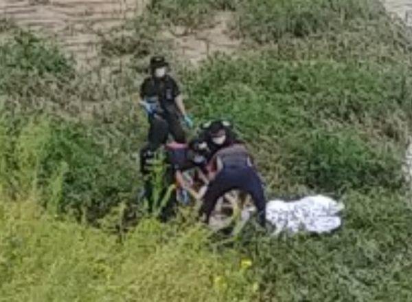 ▲ 충북소방본부 119 구조대가 숨진 A군의 시신을 수습하고 있다.ⓒ뉴데일리 독자 제공