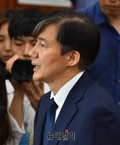 ▲ 조국 법무부 장관 후보자가 6일 국회 인사청문회에 출석해 발언하고 있다.ⓒ이종현 기자