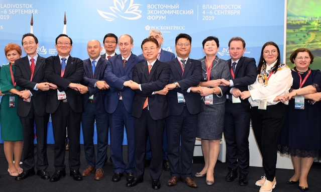 ▲ 이철우 경북도지사를 단장으로 한 경상북도 대표단이 6일 러시아 블라디보스톡 루스키섬 극동연방대에서 열리는 제2차 한-러 지방협력 포럼에 참석해 러시아 극동 지방정부와 협력강화에 나섰다.ⓒ경북도