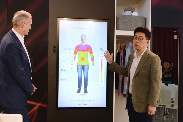 ▲ LF 헤지스, IFA 2019에서 LG전자와 함께 신개념 가상 피팅 기술을 선보였다ⓒLG전자