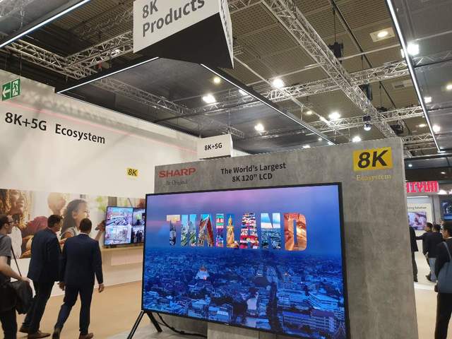 ▲ IFA 2019 샤프 전시관에 선보인 120인치 8K LCD TV 모습. ⓒ장소희 기자