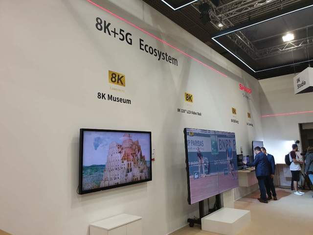 ▲ IFA 2019 샤프 전시관에서 8K TV와 5G의 에코시스템을 보여주는 전시부분. ⓒ장소희 기자