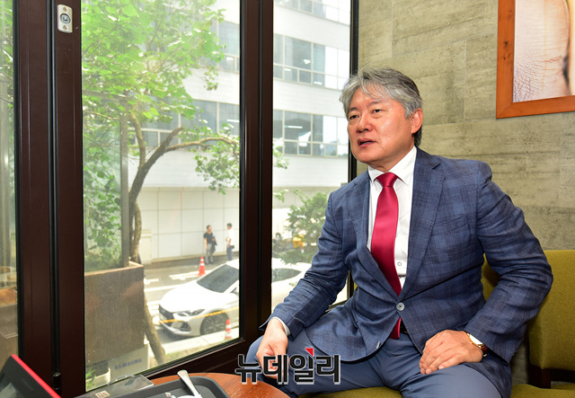 ▲ 노환규 회장은 '자유수호의사회'의 출범을 알리며  “환자를 살리는 마음으로 의사들이 나라를 살리는 역할에 나서야 할 때가 왔다”고 밝혔다.ⓒ정상윤 기자