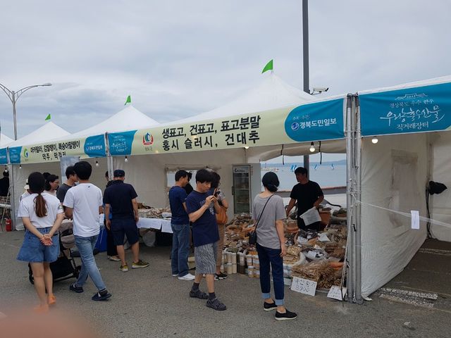 ▲ 청도군은 지난 4일부터 11일까지 우수농특산물직거래 장터를 운영하고 대도시 소비자와 소통하고, 우수한 청도의 맛을 홍보했다.ⓒ청도군