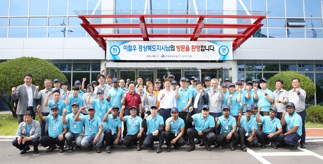 ▲ 백선기 칠곡군수가 지난 11일 추석을 맞아 이철우 경북도지사와 왜관공단에 위치한 (주)SMI을 방문해 소통 간담회를 가졌다.ⓒ칠곡군