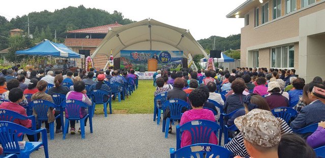 ▲ ‘제10회 보문면민 노래자랑 및 한마당 잔치’가 지난 12일 보문면복지회관에서 주민과 귀성객 등이 참가한 가운데 성황리에 열렸다.ⓒ예천군