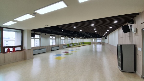 ▲ 리모델링을 마치고 새롭게 조성한 청소년 복합문화공간.ⓒ충북교육도서관