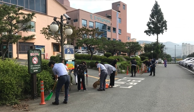 ▲ 청도군 보건소는 지난 10일 추석명절을 맞아 환경정비활동을 실시했다.ⓒ청도군