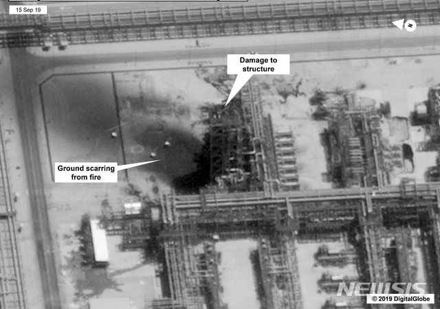 ▲ 사우디아라비아 동부 아브카이브의 아람코 정유시설 위성사진. ⓒ뉴시스 AP. 무단전재 및 재배포 금지.