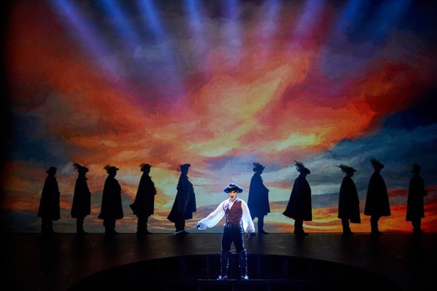 ▲ 뮤지컬 '시라노'의 '거인을 데려와' 공연 장면.ⓒCJ ENM