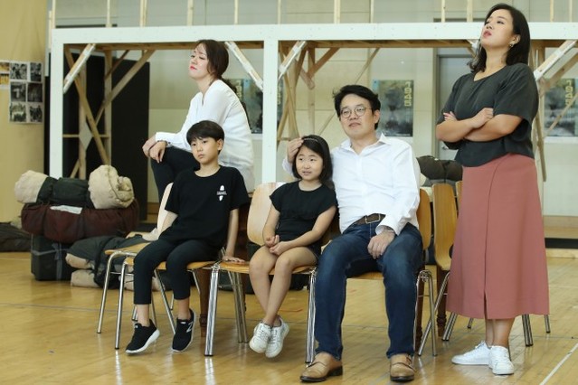 ▲ 17일 오전 예술의전당 N스튜디오에서 열린 국립오페라단의 '1945' 초연 기자간담회에서 출연 배우들이 주요 장면을 시연하고 있다.ⓒ연합뉴스