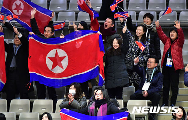 ▲ 2017년 2월 일본 삿포로 동계아시안게임에서 북한을 응원하는 조총련계 교포들. ⓒ뉴시스. 무단전재 및 재배포 금지.