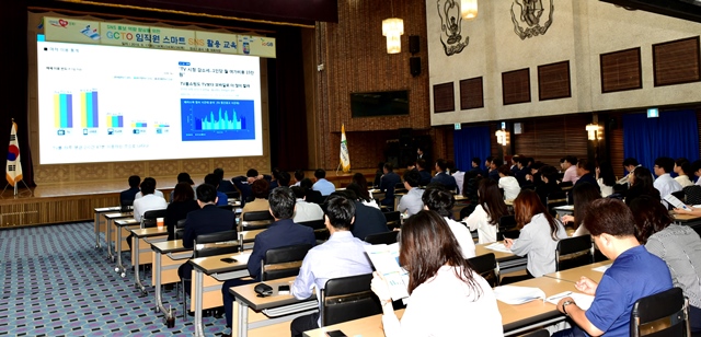 ▲ 공사 임직원들이 SNS활용 교육을 하고 있다.ⓒ경북문화관광공사