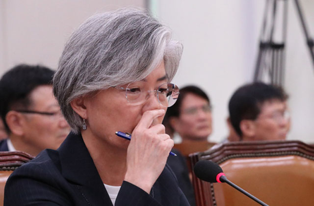 ▲ 지난 16일 국회 외통위에 출석한 강경화 외교장관. ⓒ연합뉴스. 무단전재 및 재배포 금지.