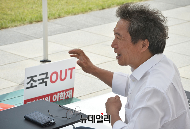 ▲ 17일, '조국 퇴진' 단식 투쟁 3일차를 맞은 이학재 자유한국당 의원. ⓒ박성원 기자