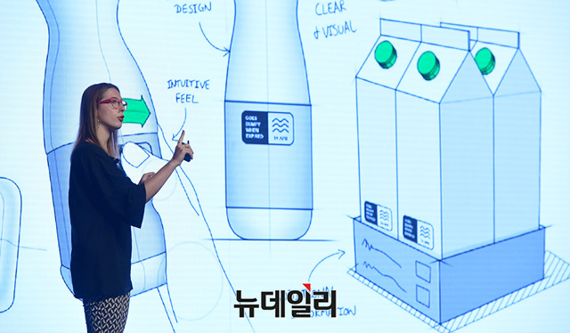 ▲ '미미카 터치'에 대해 설명하는 솔베이가 팍슈타이트(Solveiga Pakštaitė) 칸 라이언즈 수상자 ⓒ정상윤 기자