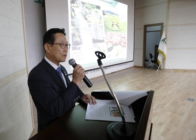 ▲ 이차영 괴산군수가 18일 알고아+4 정상회의에서 괴산군 유기농업 육성 지원정책을 발표하고 있다.ⓒ괴산군