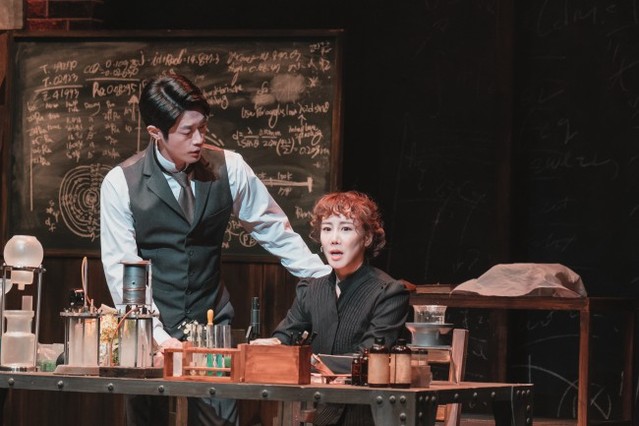 ▲ 창작뮤지컬 '마리퀴리' 공연 장면.ⓒ라이브