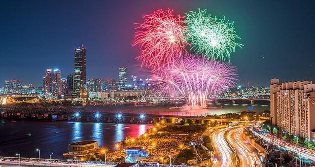 ▲ 2018년도 한화와 함께하는 서울세계불꽃축제 모습.ⓒ한화