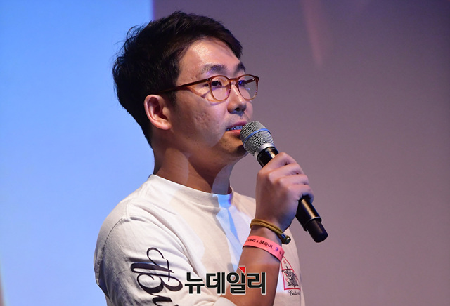 ▲ 주태환 AB인베브 마케팅 상무가 20일 서울 한남동 블루스퀘어에서 열린 칸 라이언즈 X 서울 페스티벌에서 '당신의 브랜드는 유의한가요?'라는 주제로 발표하고 있다. ⓒ정상윤 기자